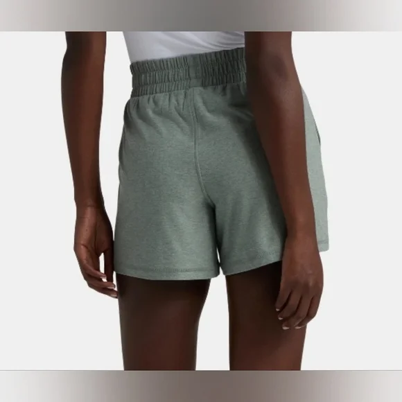 Nwt Women's Green Casual Shorts With Pockets - Picture 3 of 3